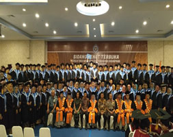 STIE Pembangunan Tanjungpinang Luluskan 508 Sarjana, 2 Diantaranya Anggota Dewan