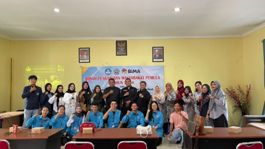 Hibah PMP Kemdikbudristek: P3M STIE Pembangunan Tanjungpinang melalui tim pengabdian melakukan pelatihan Ecoprinting Bercorak Khas Desa Sebong Pereh
